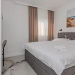 Luxurious In *