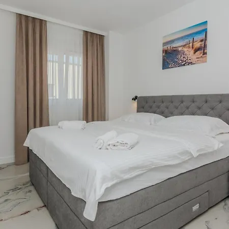 3 Bedroom Awesome In Prázdninový dům Vrsi