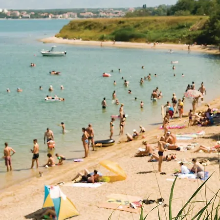 3 Bedroom Awesome In Holiday home *