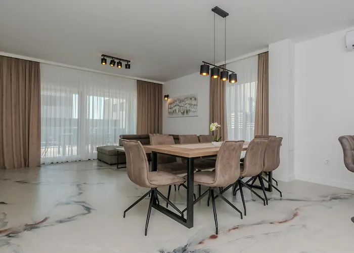 Dom wakacyjny 3 Bedroom Awesome In Vrsi