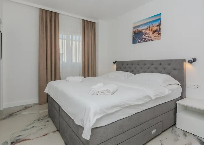 3 Bedroom Awesome In Dom wakacyjny Vrsi